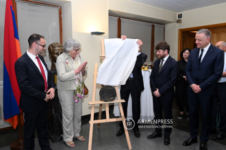 في السفارة الفرنسية توزيع جوائز للأبحاث التي أجريت من قبل
العلماء الأرمن