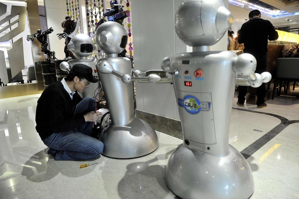 Промышленные роботы Китай. Самый роботизированный ресторан в мире. Роботизация в ресторанах. Робот официант. Рынке робототехники