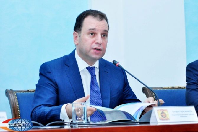 В основу оборонной части программы правительства Армении поставлена идея нации-
армии: министр обороны
