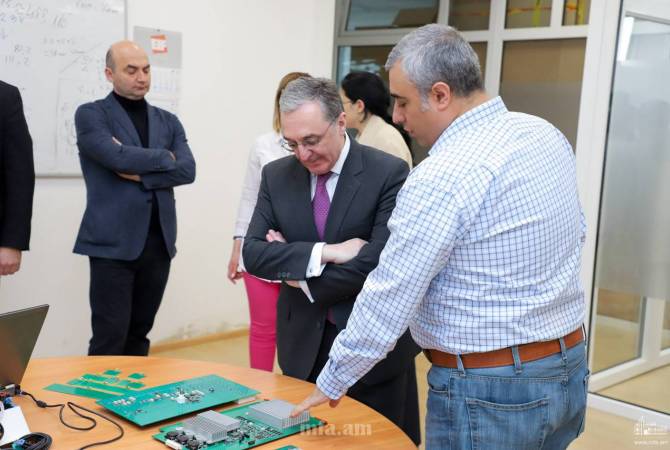 وزير خارجية أرمينيا زوهراب مناتساكانيان يزور «المدينة الهندسية» ويتعرّف على الخطط المستقبلية