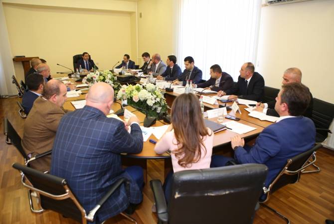 Le ministre Papikian a tenu une réunion avec les gouverneurs

