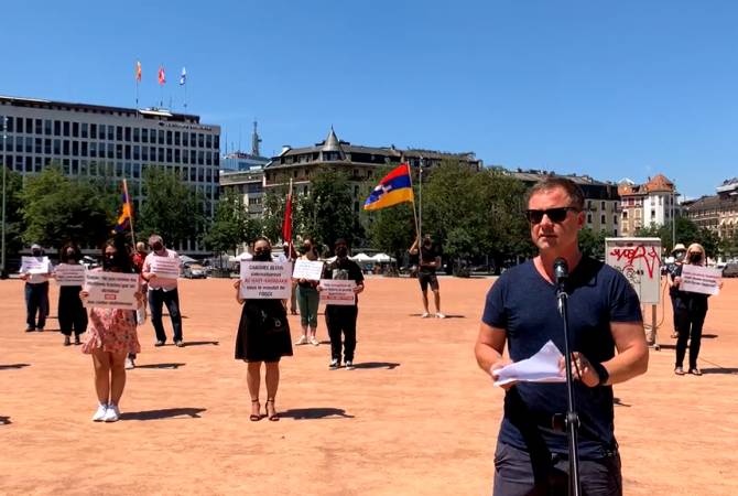 ممثلون عن منظمات مختلفة وأعضاء من المجتمع الأرمني بسويسرا يحتجون بجنيف أمام مركز لقاء بايدن-
بوتين ضد تركيا وأذربيجان  