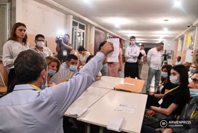 Données de 2000 bureaux de vote : parti de Pashinyan 54,02 %, bloc de Kocharyan 20,99 %

