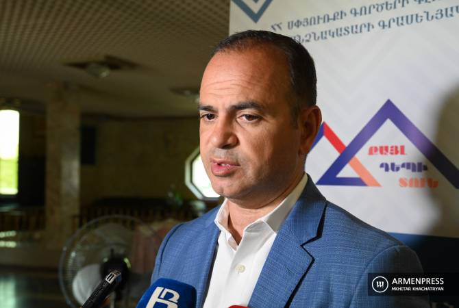 المفوض الأعلى لشؤون الشتات الأرمني زاريه سينانيان يقول أنه من أولوياتهم مشاكل أرمن لبنان وهناك 
مشاريع لإعادتهم لأرمينيا