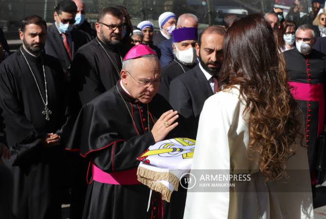 Ermenistan'da Papalık Elçiliği açıldı