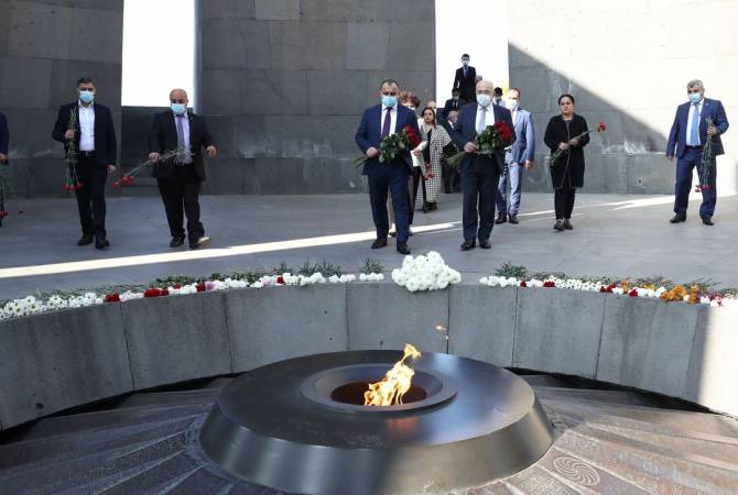 Վրաստանի ՍԴ նախագահը հարգանքի տուրք է մատուցել Հայոց ցեղասպանության 
զոհերի հիշատակին 