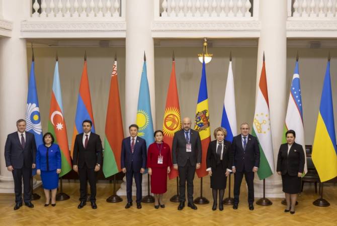 La délégation dirigée par le Président de l’AN participe à la session du Conseil de la CEI à Saint-
Pétersbourg