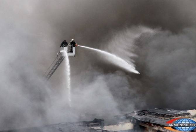 Գյումրիում միանգամից 6 տան տանիքներ են այրվել. փրկարարները մարել են հրդեհը

