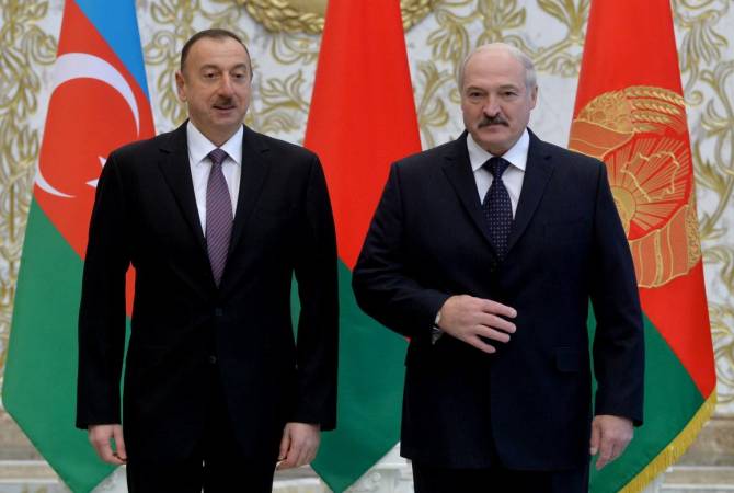 Ильхам Алиев проинформировал Александра Лукашенко об итогах трехсторонней встречи 
в Сочи 