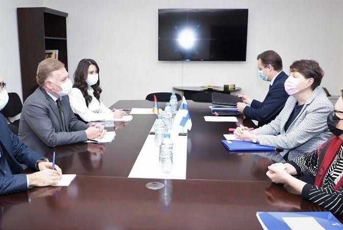 Les ministères des Affaires étrangères de l'Arménie et de la Finlande tiennent des consultations 
politiques