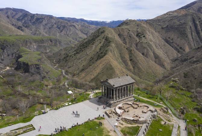 معبد كارني الأرمني بوسط أرمينيا الذي يعود للقرن الأول قبل الميلاد ضمن قائمة أفضل المعالم المعمارية 
من العصر الروماني