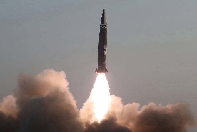 В Токио заявили, что в КНДР запустили две твердотопливные баллистические ракеты
