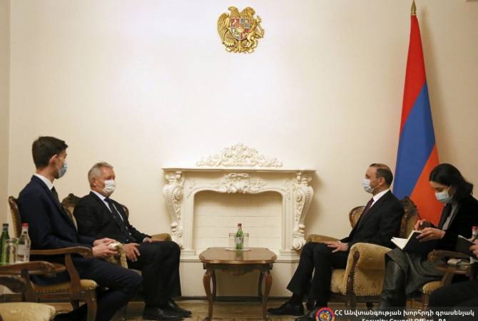 Секретарь СБ Армении и посол ФРГ подчеркнули необходимость урегулирования  
карабахского конфликта в рамках МГ ОБСЕ