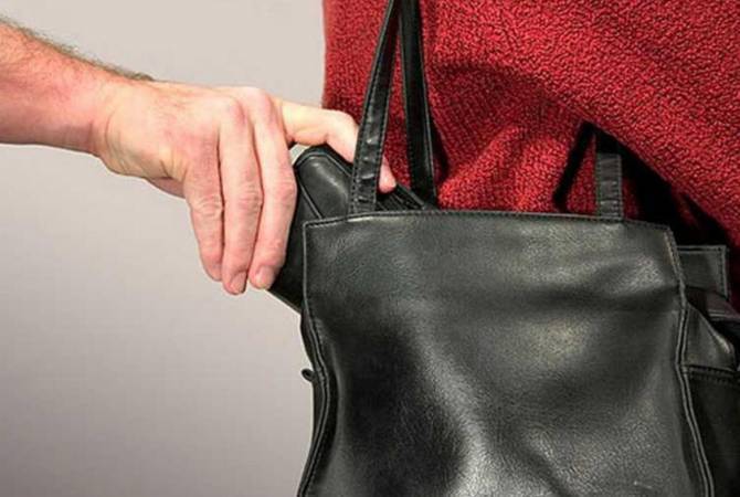 Задержан мужчина по подозрению в краже денег из сумки женщины в микроавтобусе