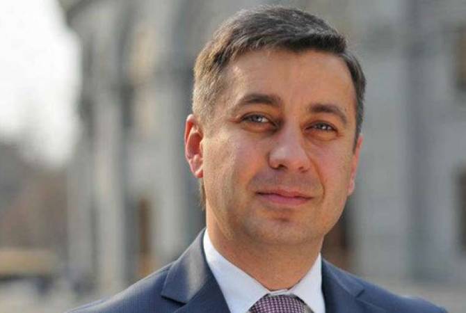 سفير أرمينيا في أوكرانيا فلاديمير كارابيتيان يقدّم تفاصيل حول التطورات الجارية بأوكرانيا وتقديم الدعم 
للمواطنين الأرمن