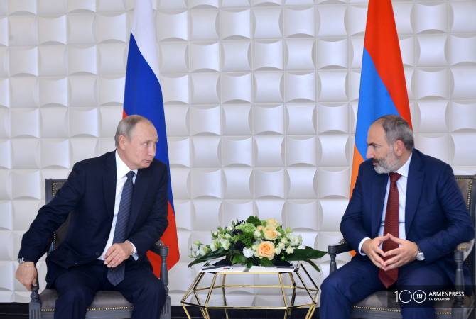 Никол Пашинян провел телефонный разговор с Владимиром Путиным

