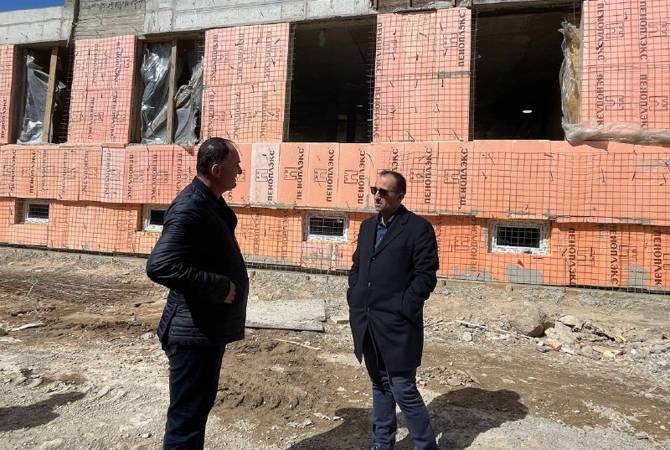 Արսեն Թորոսյանն այցելել է Մարտունիում կառուցվող նոր բժշկական կենտրոնի շինհրապարակ