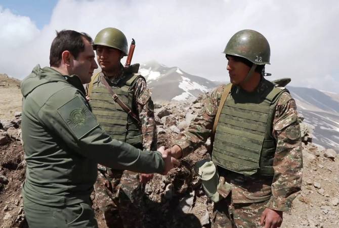 Defense Minister visits frontline