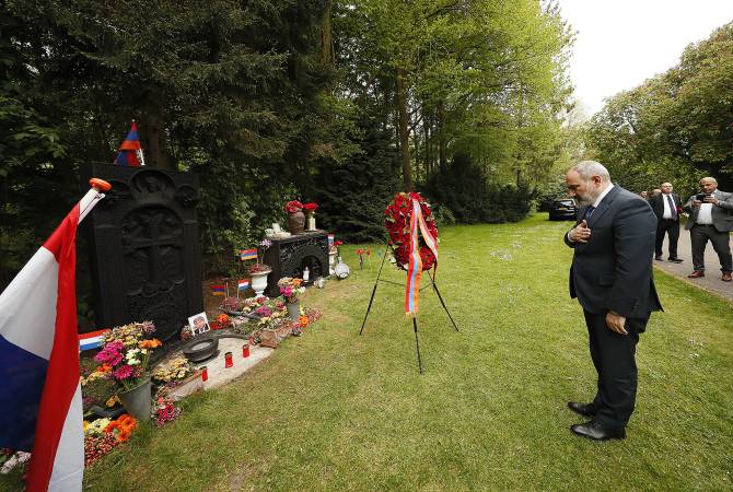 Премьер-министр Пашинян в Нидерландах возложил венок к хачкару-мемориалу 
Геноцида 
армян

