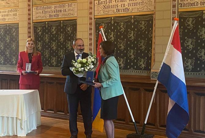 رئيس وزراء أرمينيا نيكول باشينيان يكرّم عدداً من الشخصيات الهولندية بهولندا لمساهمتهم بتعزيز وتطوير 
العلاقات مع أرمينيا