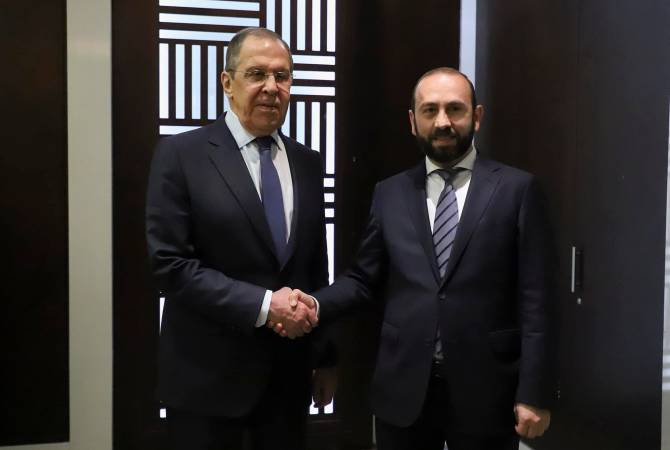 وزير خارجية أرمينيا آرارات ميرزويان يلتقي نظيره الروسي سيرجي لافروف في دوشانبي-طاجيكستان