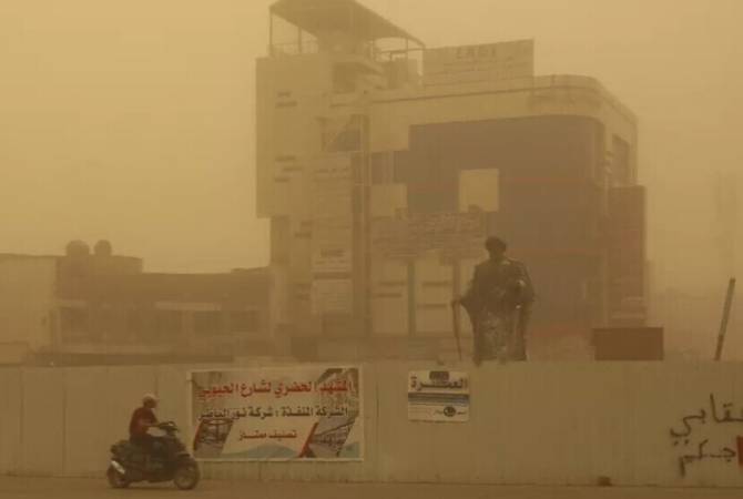 В Ираке из-за сильной песчаной бури закрылись три аэропорта
