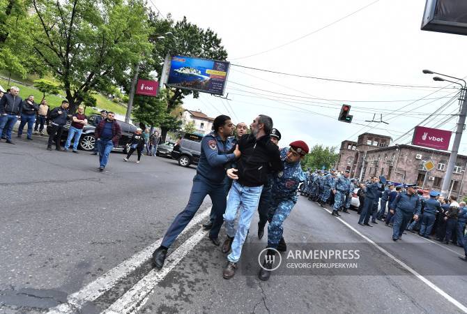 286 anti-government demonstrators detained by Yerevan police for "failure to obey lawful 
order"