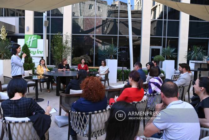 «‎Բաց կառավարման առաջնորդ կանայք»‎ միջոցառմանը քննարկվեց կանանց դերը ՀՀ-
ում իրականացվող բարեփոխումներում