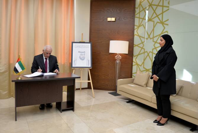 الرئيس فاهاكن خاتشاتوريان يزور سفارة الإمارات العربية المتحدة ويعزّي بوفاة رئيس الإمارات الشيخ 
خليفة بن زايد آل نهيان