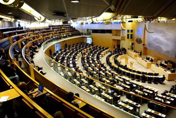 Парламент Швеции потребовал от правительства прекратить импорт нефти и газа из РФ

