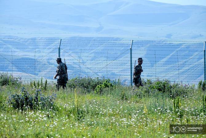Контроль КПП государственной границы будут осуществлять лишь пограничные войска и 
таможенные органы СНБ
