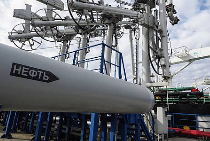 РФ в апреле увеличила поставки нефти в Китай через Казахстан на 9% к марту

