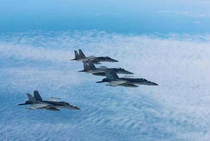 Япония и США провели совместные учения с участием боевых самолетов над Японским 
морем
