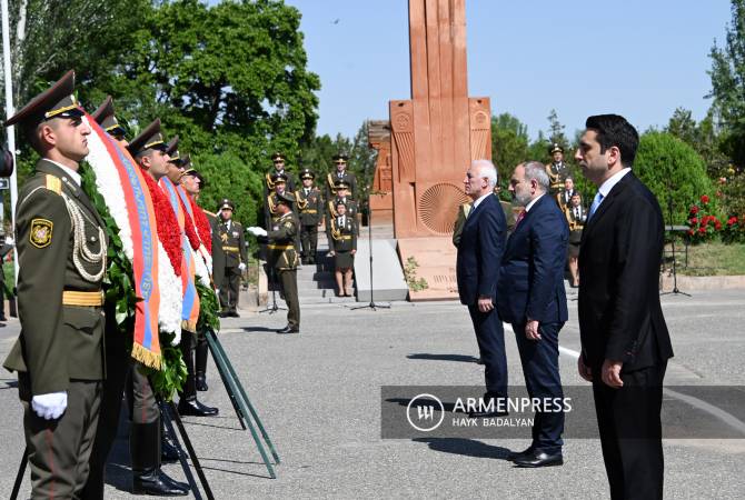 La máxima dirigencia de Armenia rindió homenaje a los héroes de la batalla de Sardarapat

