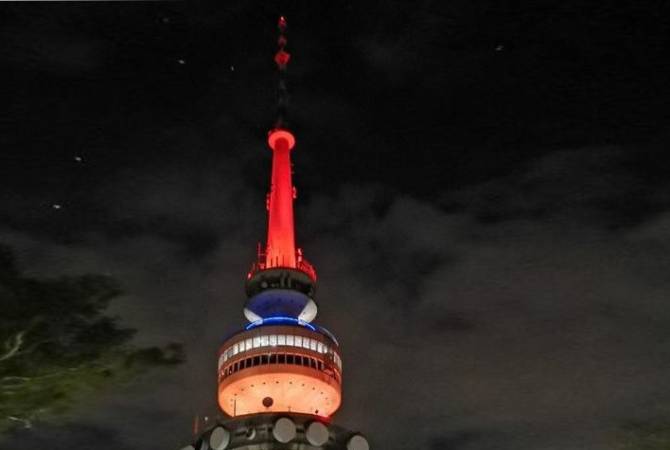 По случаю Дня Республики телебашня Канберры была освещена цветами триколора 
Армении 