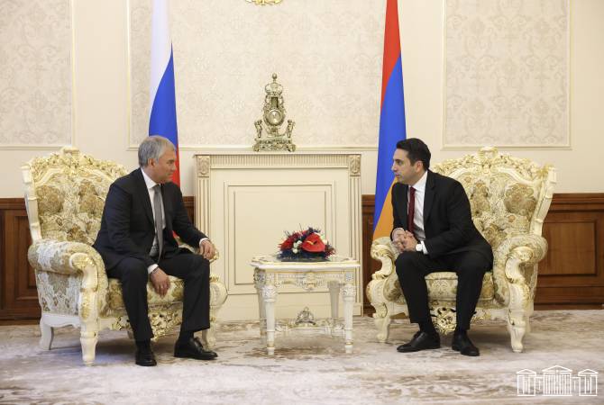 Alen Simonyan Rusya Devlet Duması Başkanı Vyaçeslav Volodin’i Ermenistan’a resmi bir ziyaret 
gerçekleştirmeye davet etti