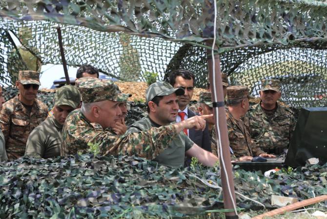 Defense Minister visits north-eastern border