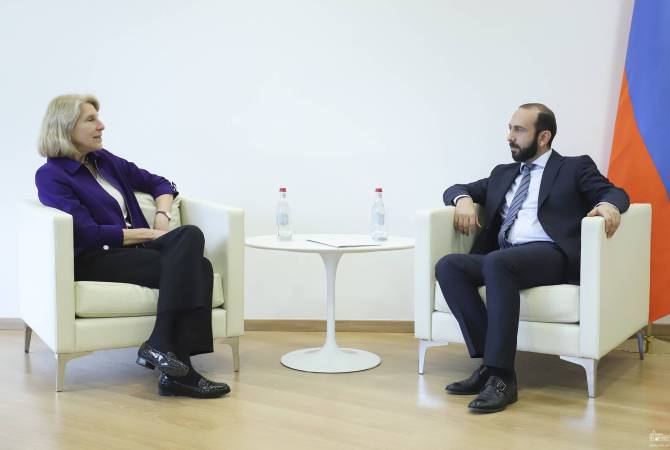 Арарат Мирзоян проинформировал помощника госсекретаря США об армяно-турецких 
отношениях