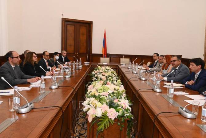 El ministro de Finanzas de Armenia recibió a una delegación del FMI