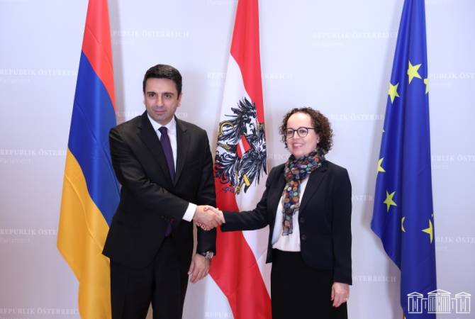 Rencontre du Président de l'Assemblée nationale avec la Présidente  du Conseil fédéral 
d'Autriche