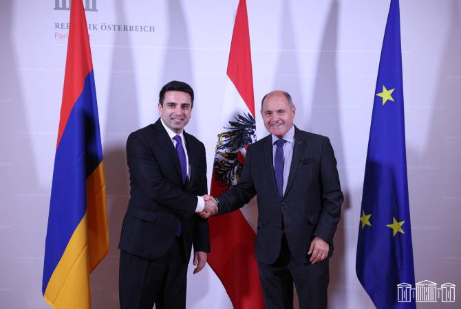 رئيس برلمان أرمينيا آلان سيمونيان-المتواجود في فيينا بزيارة رسمية-يلتقي رئيس المجلس الوطني 
للنمسا فولفجانج سوبوتكا
