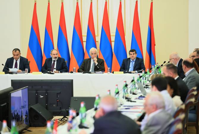 بفضل جهود عموم الأرمن تم تنفيذ أعمال بناء المساكن على نطاق واسع في آرتساخ-الرئيس أرايك 
هاروتيونيان-