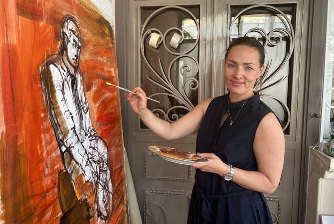 Обосновавшаяся в Армении российская художница создает серию портретов армянских 
знаменитостей