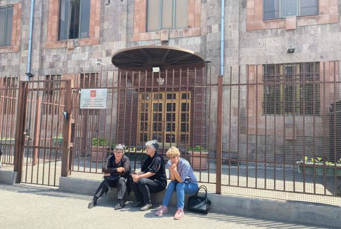 Գյումրիում ՌԴ հյուպատոս Ռուսլան Կանդաուրովը ընդունել է Շիրակի մարզի գերիների 
ծնողներին

 