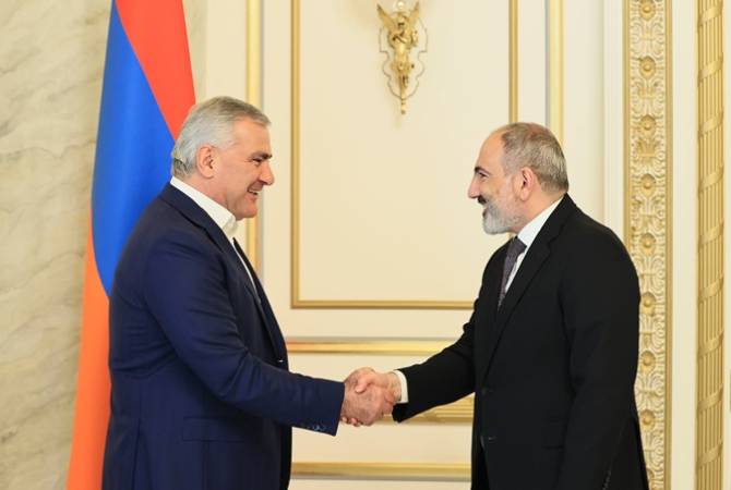 Le Premier ministre a discuté avec Samvel Karapetyan du déroulement des projets 
d'investissement du groupe Tashir 