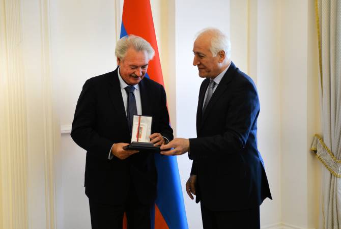 Armenian President awards Mkhitar Gosh medal to Luxembourg's Foreign Minister | ARMENPRESS Armenian News Agency - Vimarsana News