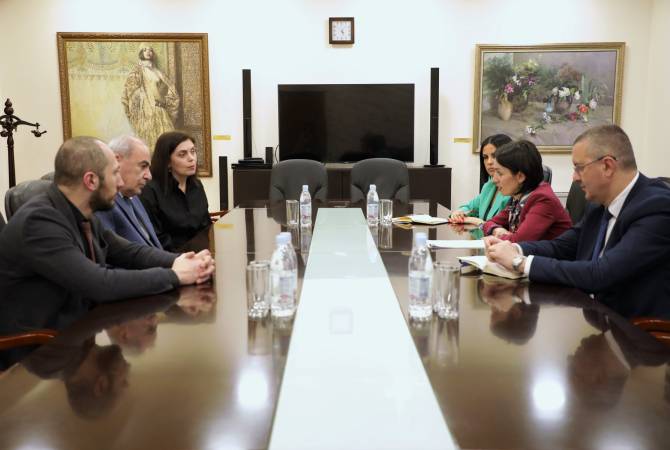 Menteri Republik Armenia dan Duta Besar Georgia mengacu pada program pengajaran bahasa daerah
