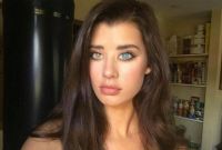 Model with different coloured eyes becomes Internet hit