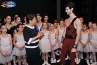 السيدة الأولى نونيه سركيسيان تزور كلية الرقص الوطني بيريفان وتتحدث إلى الطلاب وعن هواياتها من 
الباليه إلى الروك إند روك -صور-