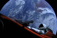 Tesla Roadster : Starman accomplit une orbite autour du Soleil